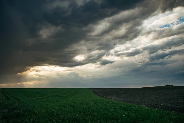 Thunderstorm over the land, beautiful landscape — Stock Photo, Image