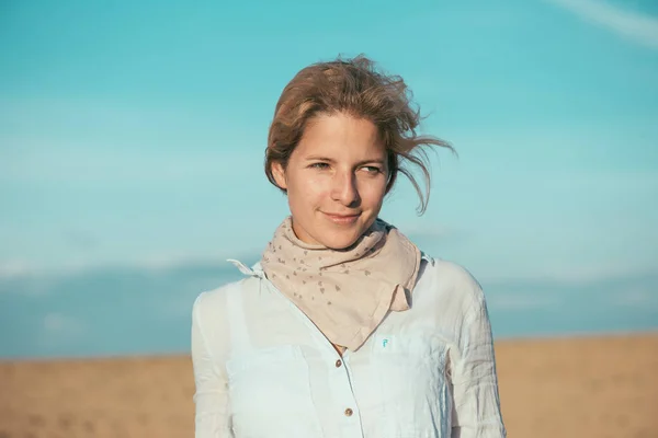 Woman on vacation outdoor — Stock Photo, Image