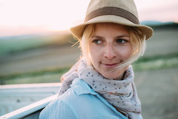 Young traveler woman portrait on vacation — Stock Photo, Image