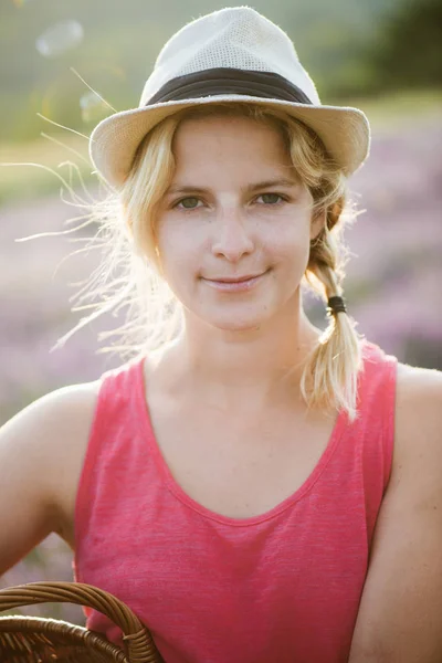 Beautiful woman portrait outdoor — Stock Photo, Image