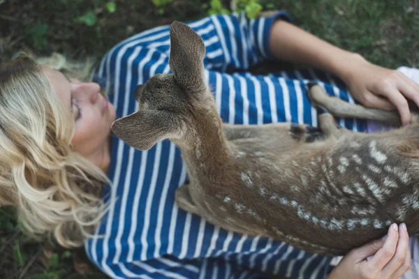 Young woman and young deer outdoor — Stock Photo, Image