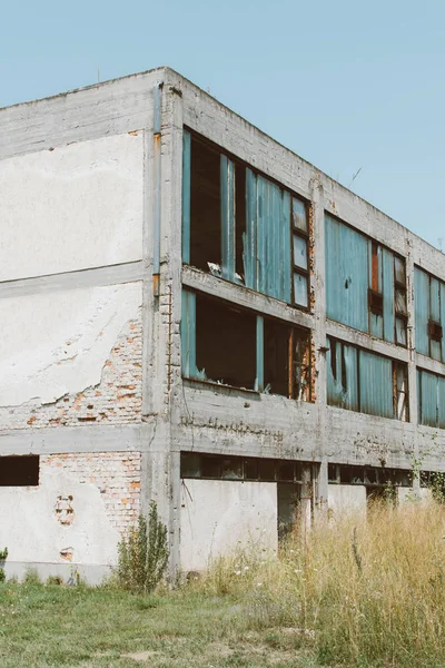 Terbengkalai bangunan industri tua — Stok Foto