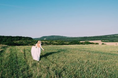 Açık hava düğün, mutlu gelin kavramı