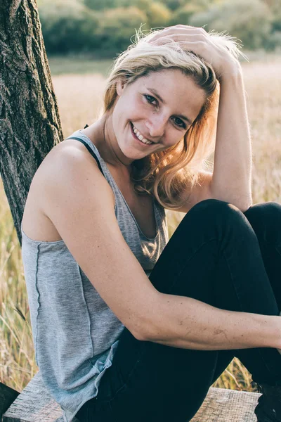Happy woman outdoor portrait — Stock Photo, Image