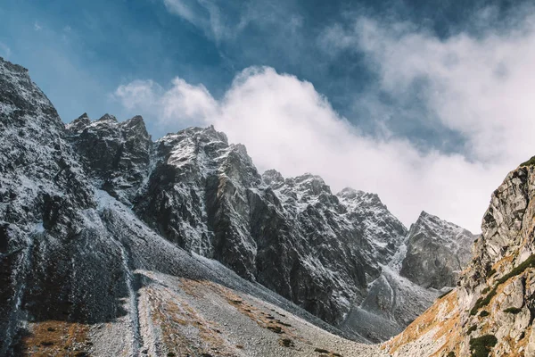 Bergslandskap, magnifik utsikt över Tatrabergen — Stockfoto