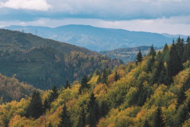 Görünümü şaşırtıcı güzel dağ manzarası