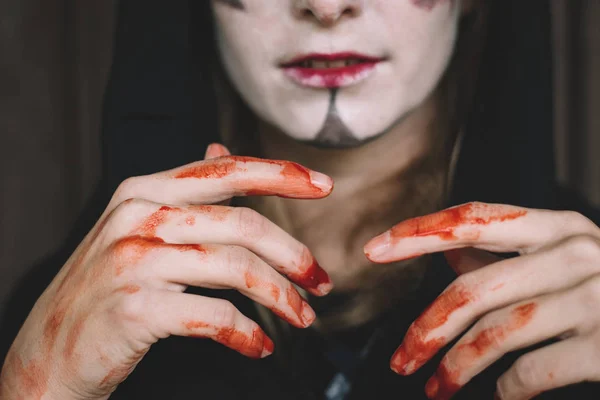 Fechar mãos de vampiro, conceito de traje de Halloween — Fotografia de Stock