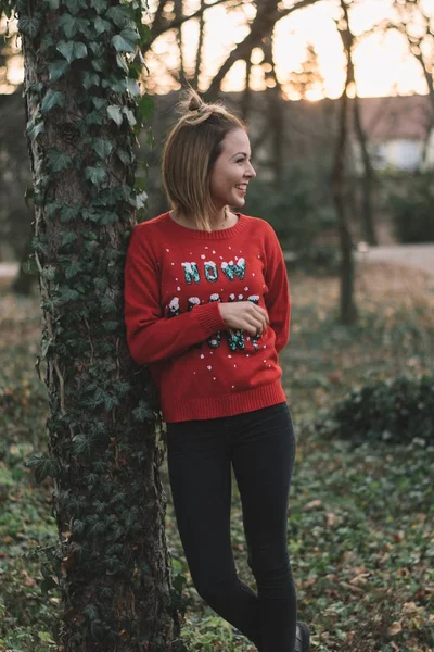 Concetto Stile Vita Ragazza Piedi All Aperto — Foto Stock