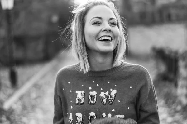 Carefree Girl Smiling Outdoor Lifestyle Concept — Stock Photo, Image