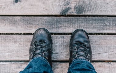 Deri çizme ahşap köprü