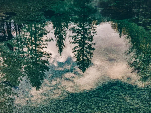Reflexion Auf Der Wasseroberfläche Schöne Natur Spiegelung Der Landschaft Auf — Stockfoto