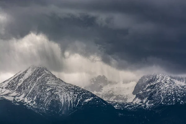 Chuva Forte Sobre Montanhas Tempo Tempestuoso — Fotografia de Stock
