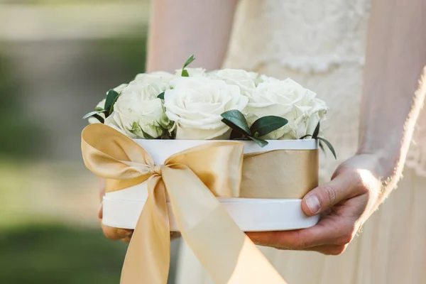 Rose Box Beautiful Roses White Gift Box Golden Bow Bride — Stock Photo, Image