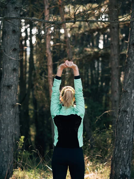 Fitness Kvinna Stretching Utomhus — Stockfoto