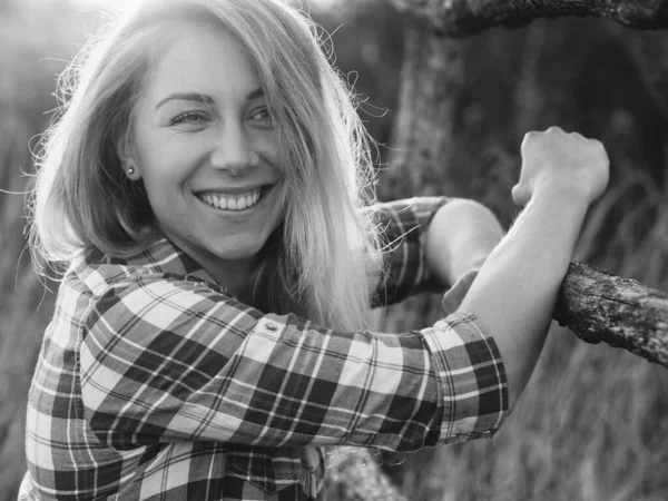 Retrato Uma Jovem Mulher — Fotografia de Stock