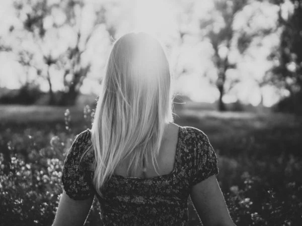 Capelli Lunghi Donna All Aperto — Foto Stock