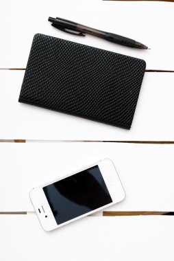 Kalem ve smartphone ile küçük not defteri