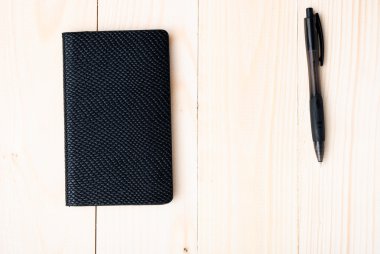 Kalem ile küçük not defteri