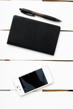 Kalem ve smartphone ile küçük not defteri