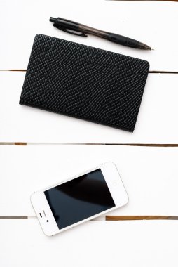 Kalem ve smartphone ile küçük not defteri