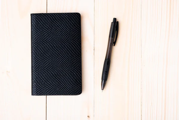 Malý zápisník s perem — Stock fotografie