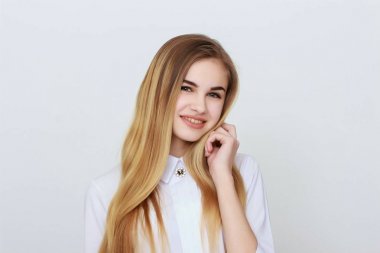 Kadın kılığında stüdyo portre kavramı