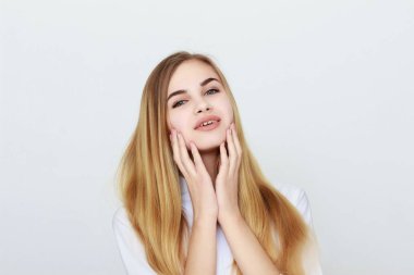 Kadın kılığında stüdyo portre kavramı