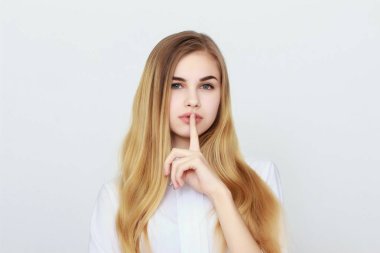 Kadın kılığında stüdyo portre kavramı