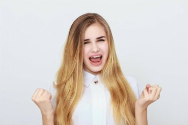 Kadın kılığında stüdyo portre kavramı