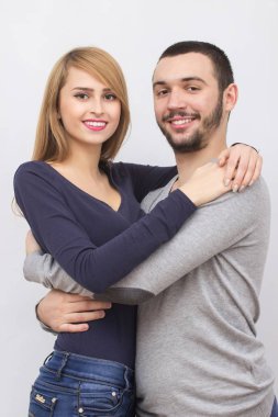 Casual sevgi dolu çift poz