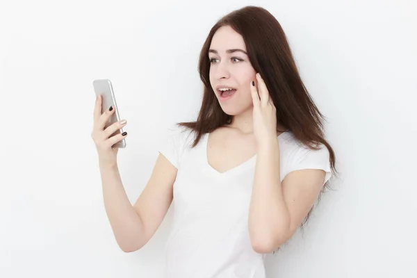 Young beautiful woman using smart phone, — Stock Photo, Image