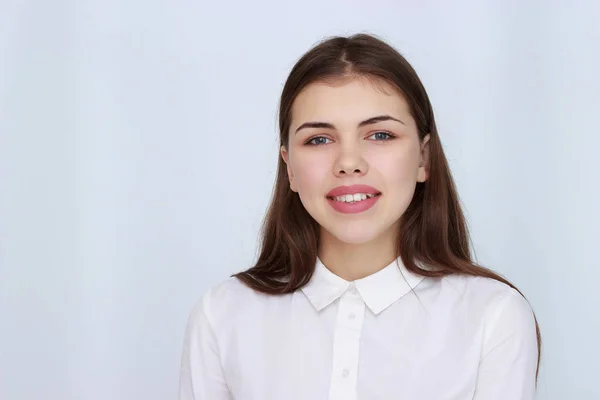 Retrato de mulher de negócios sorridente, isolado em fundo branco — Fotografia de Stock