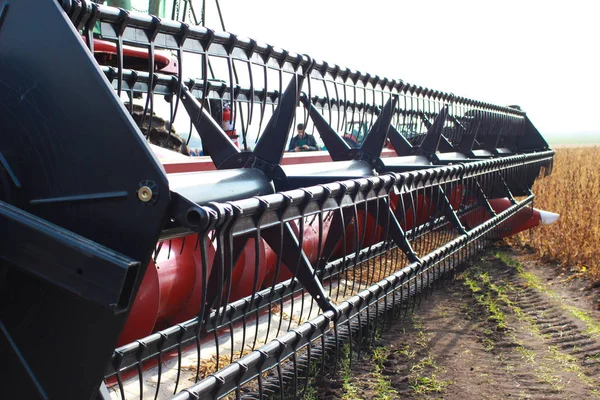 Mähdrescher bei der Ernte — Stockfoto