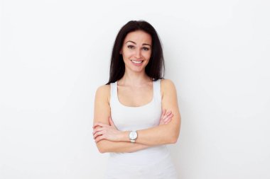 Güzellik kadın beyaz mükemmel ile gülümseme Studio kamera bakıyor