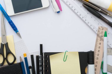 Okul okul yazıt defter ve ileti örneği için arkasında ahşap arka plan ile ayarla