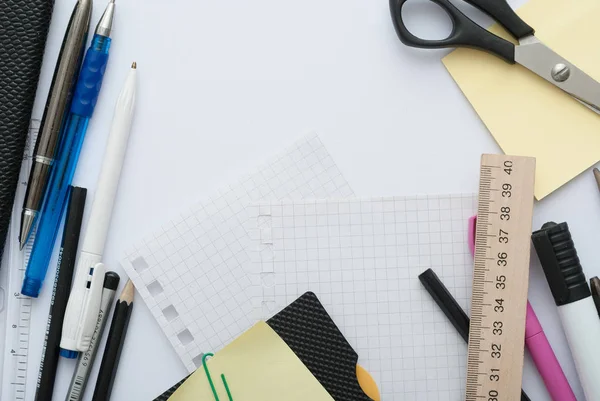 Okul okul yazıt defter ve ileti örneği için arkasında ahşap arka plan ile ayarla