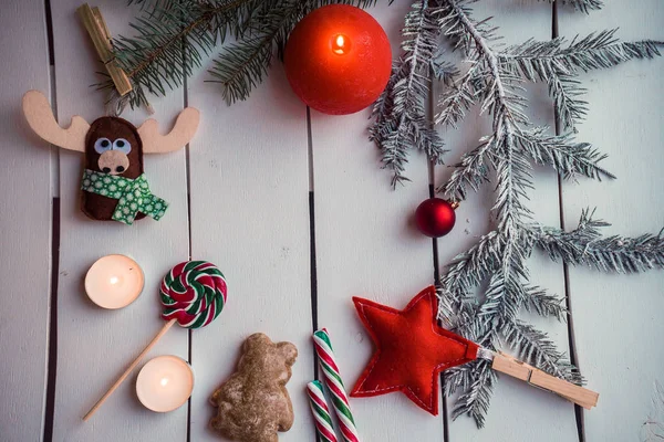 Décoration de Noël avec bougie allumée — Photo