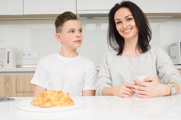 Happy family in the morning — Stock Photo, Image