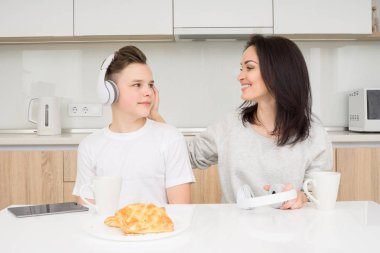 sabah mutlu bir aile