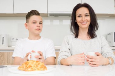 sabah mutlu bir aile