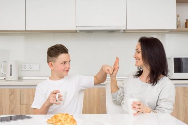 sabah mutlu bir aile