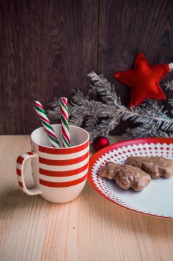 çam dalları ile Noel dekorasyon