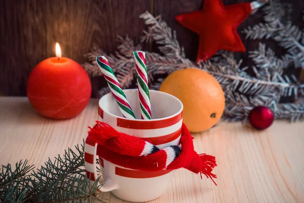 Ramos de abeto com decoração de Natal — Fotografia de Stock