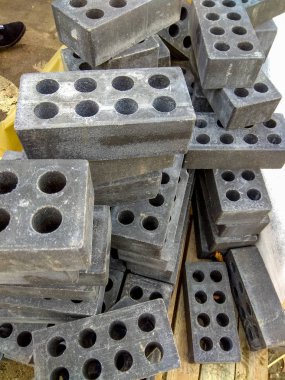 Dikdörtgen bir delikli tuğla