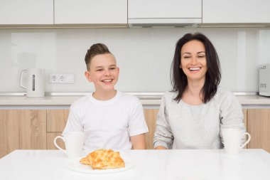 sabah mutlu bir aile