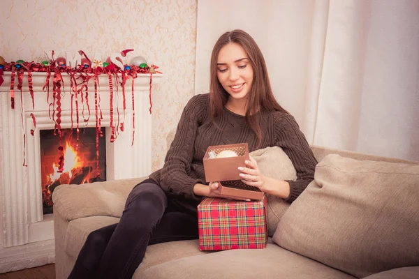 Smiling woman holds christmas tinsel — Stock Photo, Image