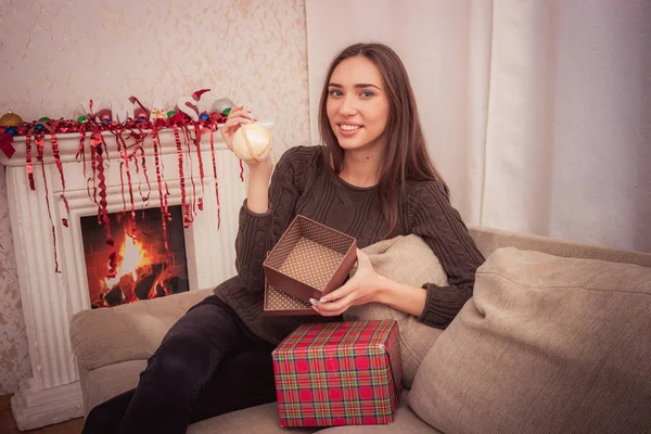 Smiling woman holds christmas tinsel — Stock Photo, Image