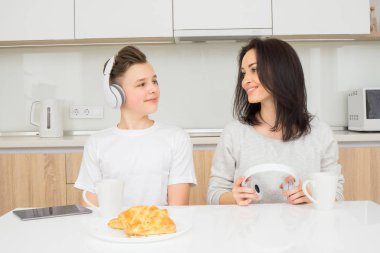 sabah mutlu bir aile