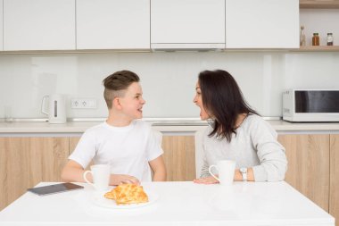 sabah mutlu bir aile