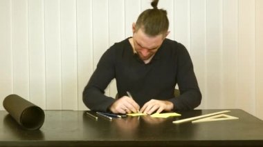 Yazma adam düştü ve metin içinde grev